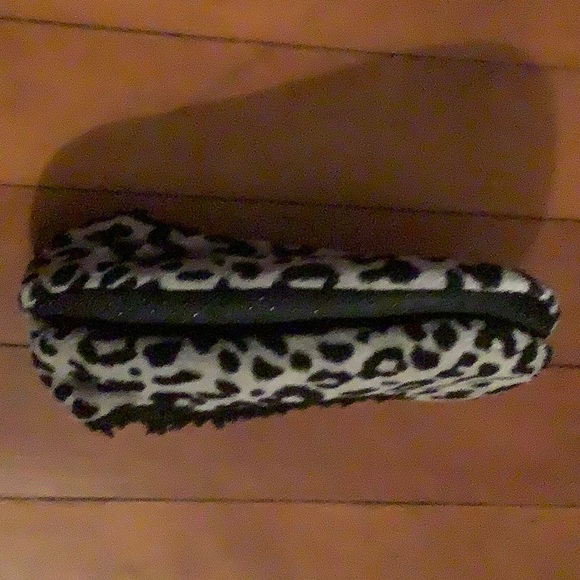 Isaac Mizrahi cheetah print indoors slippers:) - Picture 4 of 5